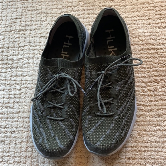 huk water shoes